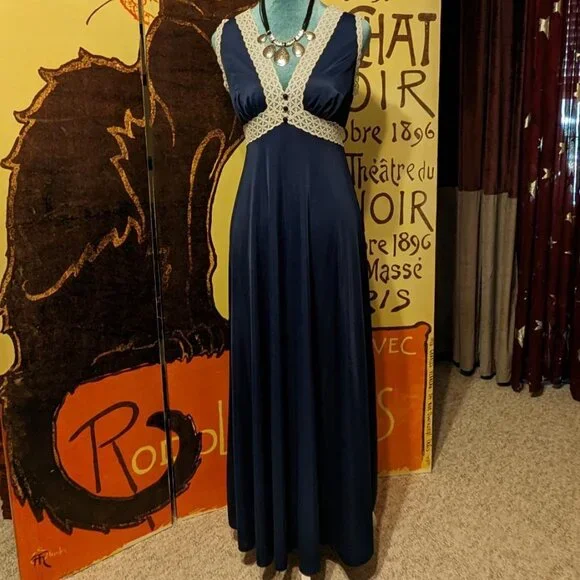 SOLD - Vibrant indigo blue full slip nightgown - Picture 3 of 4